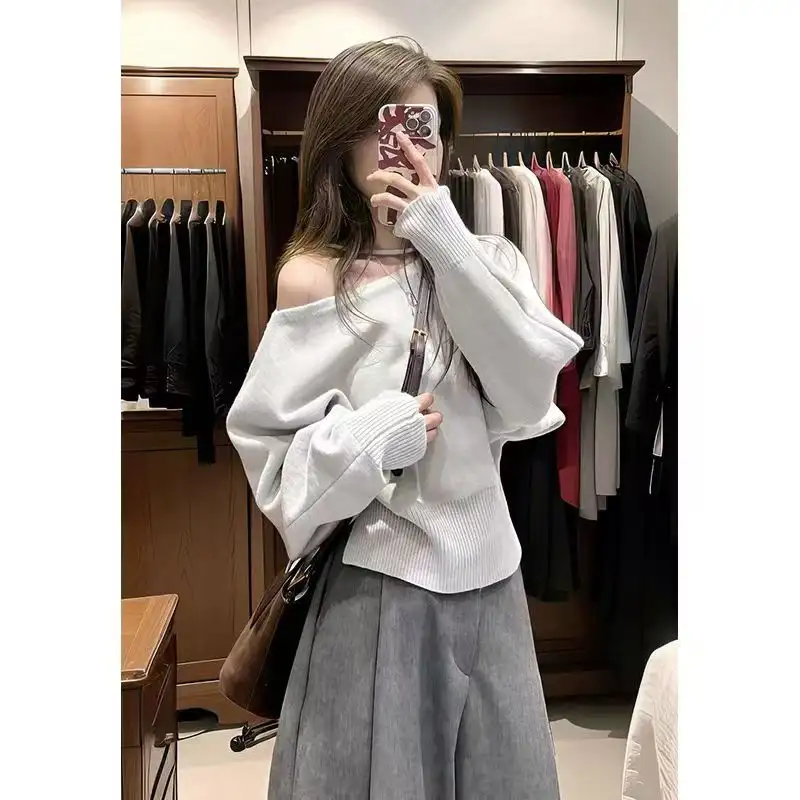비대칭 넥라인 오프숄더 니트 상세 이미지 3