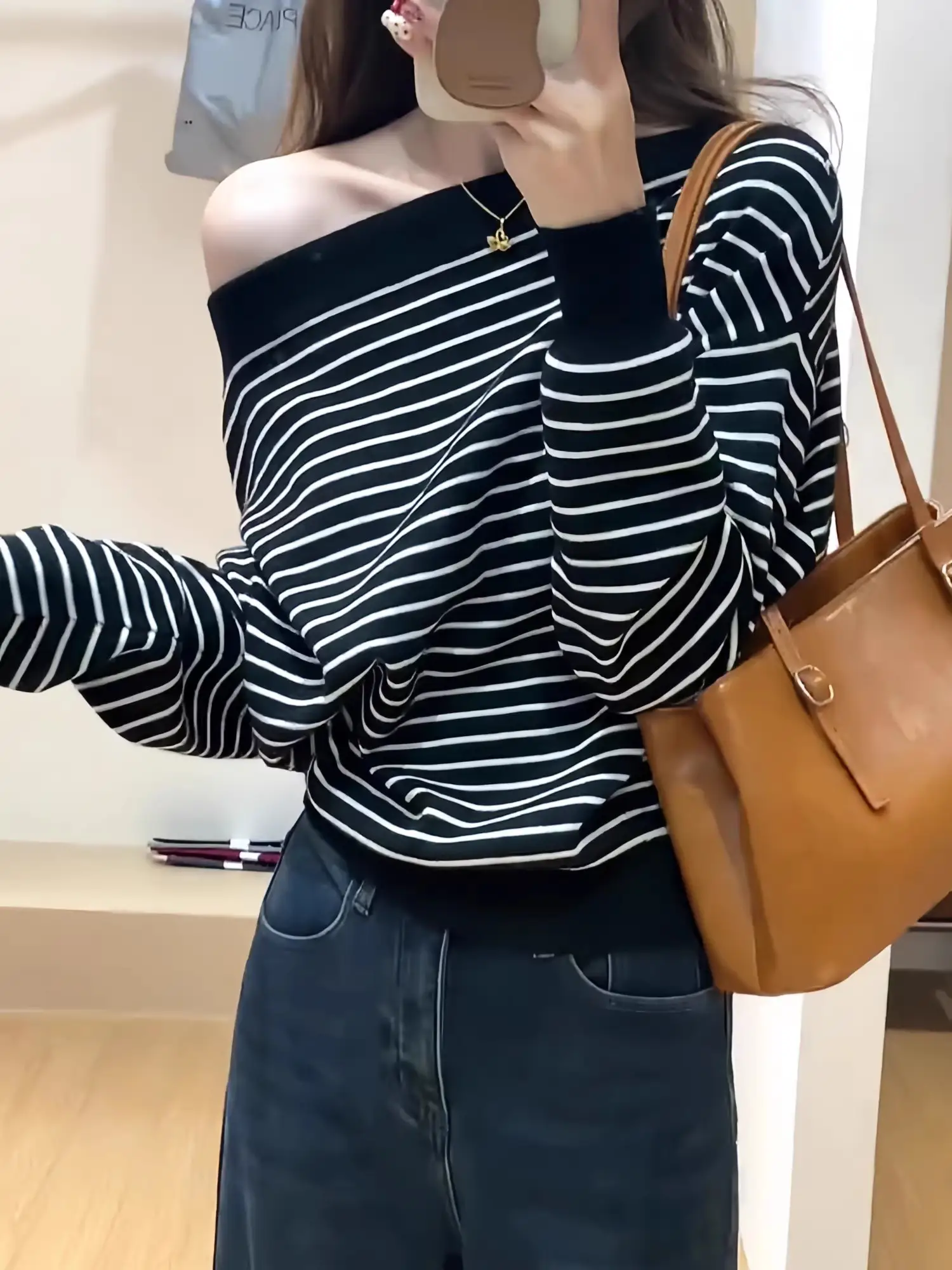 오프숄더 긴소매 스트라이프 니트 상세 이미지 5