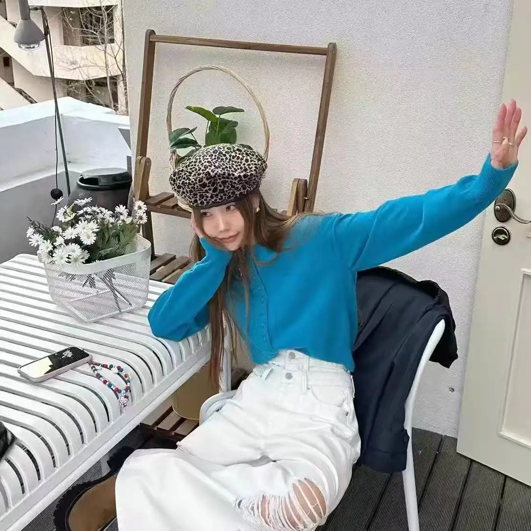레트로 라운드넥 단추 가디건 니트 상세 이미지 5