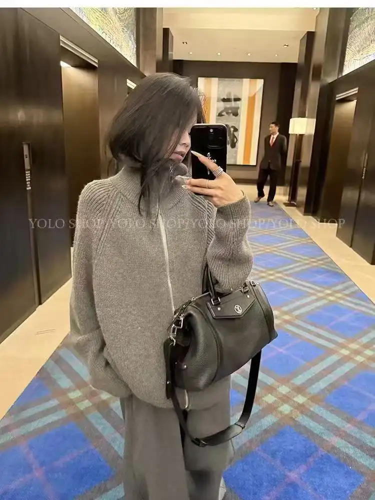지퍼 스탠드 칼라 루즈핏 니트 가디건