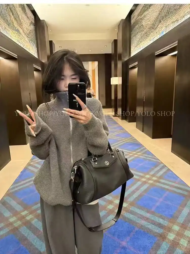 지퍼 스탠드 칼라 루즈핏 니트 가디건 상세 이미지 3