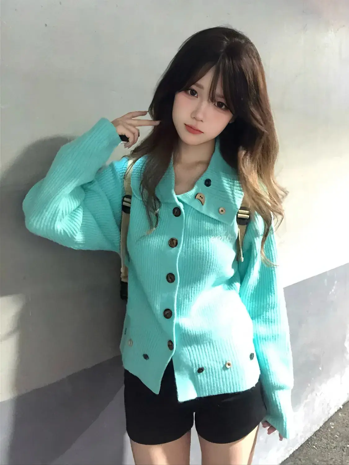 루즈핏 버튼 디테일 니트 가디건 상세 이미지 2