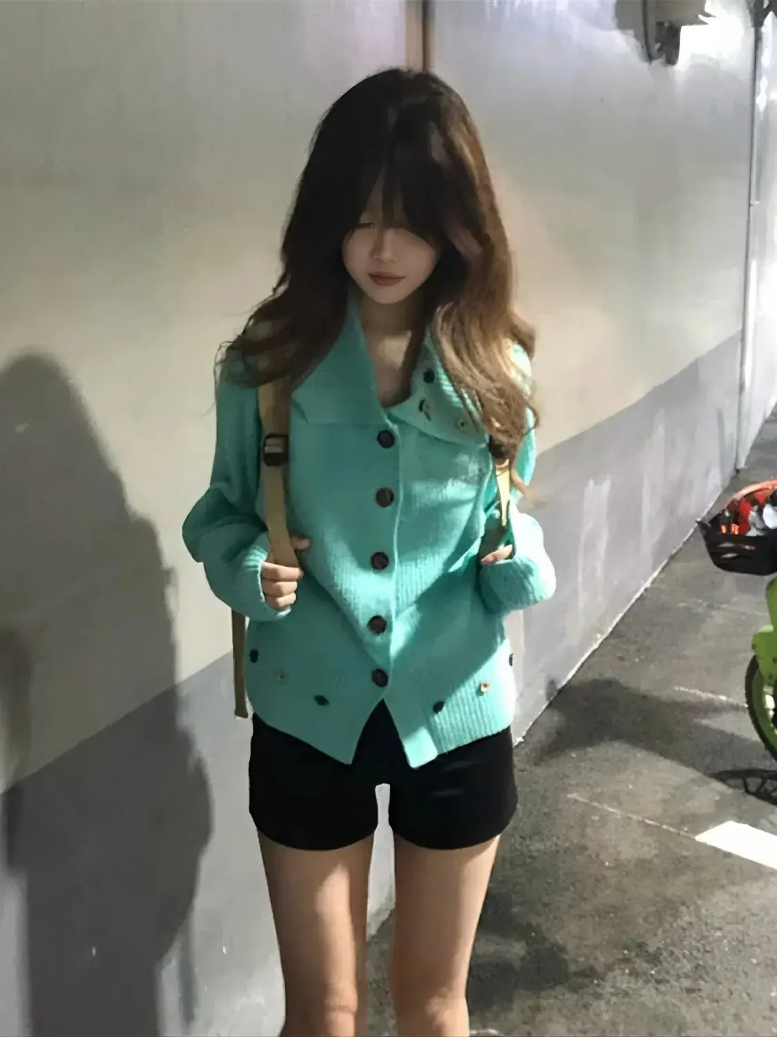 루즈핏 버튼 디테일 니트 가디건 상세 이미지 3