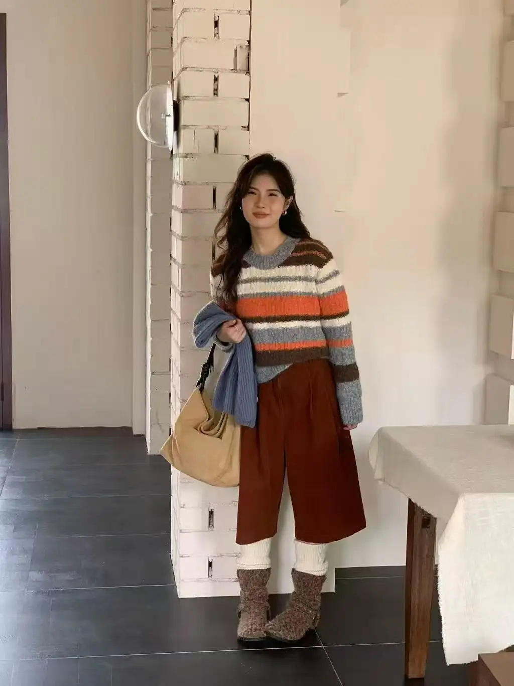 배색 스트라이프 라운드넥 긴소매 니트 상세 이미지 6