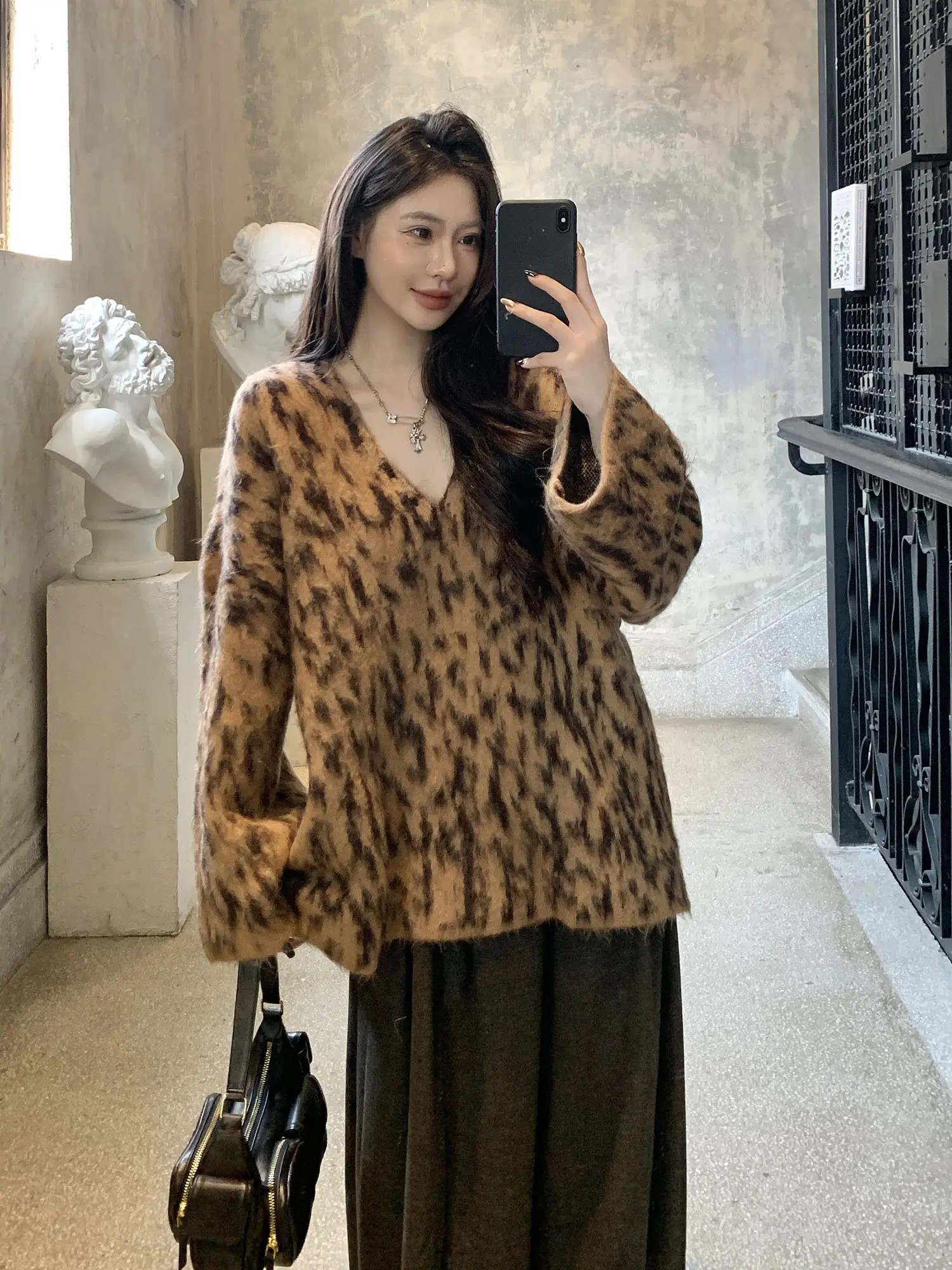 레오파드 패턴 V넥 니트 상세 이미지 4