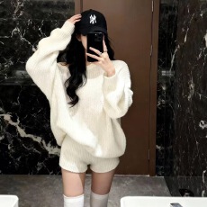 批发一整套ootd穿搭高级感韩系小香风<b class='q'>白色</b>长袖针织衫女高腰<b class='q'>短裤</b>两件套