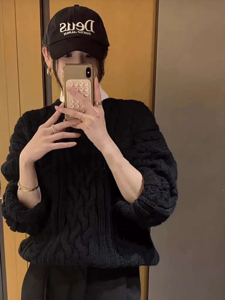 꽈배기 라운드넥 니트