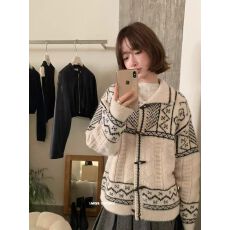 批发复古翻领牛角扣<b class='q'>手工</b>编织羊毛重工厚实<b class='q'>毛衣</b>外套女