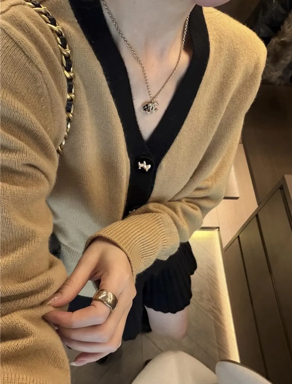 샤넬풍 V넥 니트 가디건 상세 이미지 3