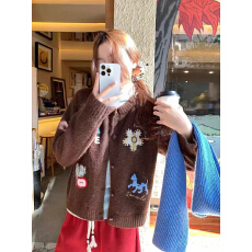 批发曾小咸 韩系刺绣复古咖色<b class='q'>针织</b>开衫女秋冬季新款宽松毛衣外套上衣
