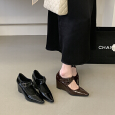 批发软漆皮面尖头坡跟单鞋魔术贴瘦瘦靴<b class='q'>显瘦</b>春夏女单鞋