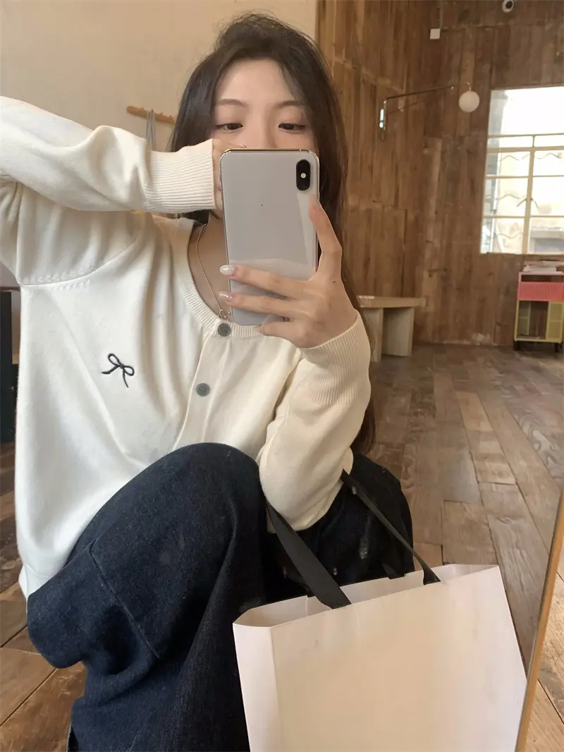 나비 리본 자수 라운드넥 니트 가디건 상세 이미지 4