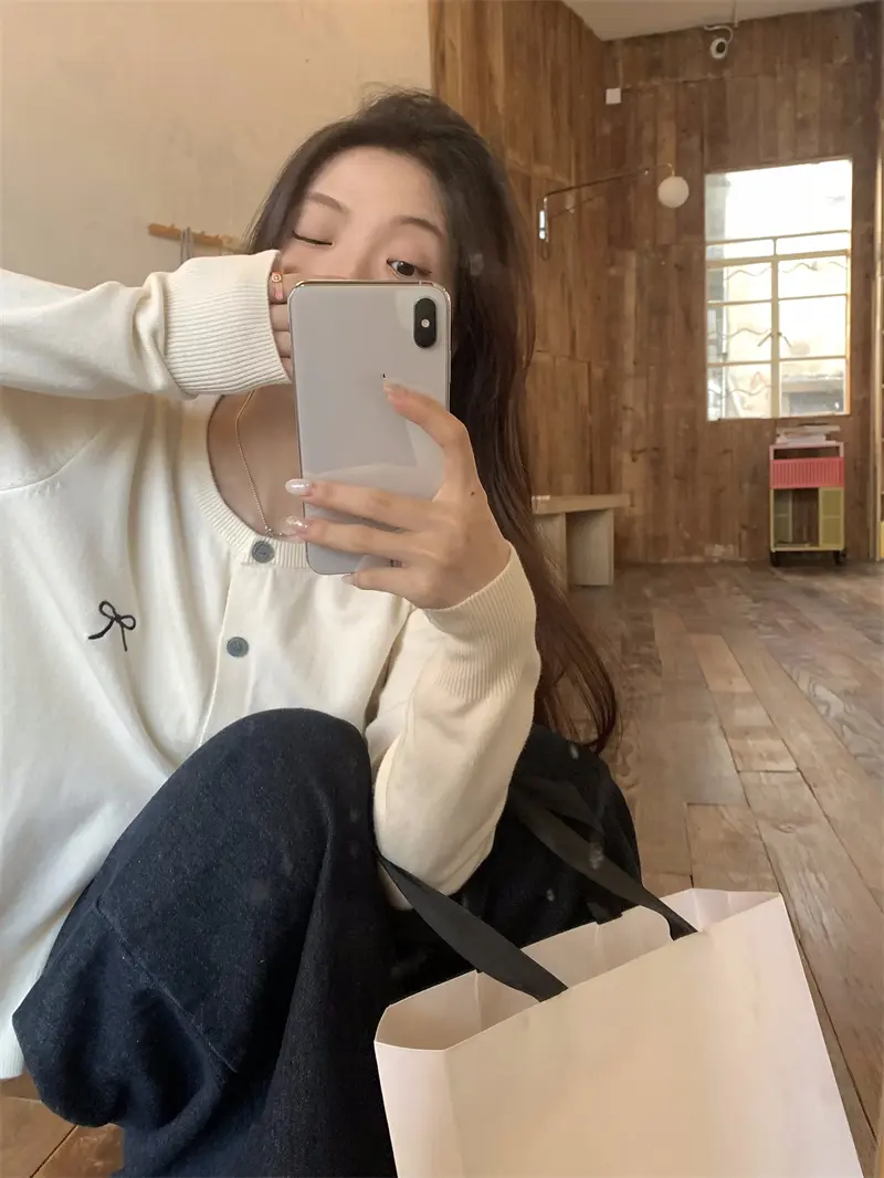 나비 리본 자수 라운드넥 니트 가디건 상세 이미지 5