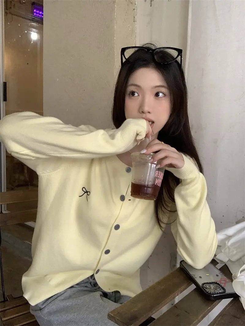나비 리본 자수 라운드넥 니트 가디건 상세 이미지 22