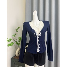 批发纯欲风真两件v领蕾丝<b class='q'>背心</b>拼接磨毛打底衫女冬季新款修身长袖上衣