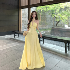 批发实拍法式黄色醋酸挂脖<b class='q'>连衣裙</b>夏季气质显瘦<b class='q'>露背</b>礼服长裙