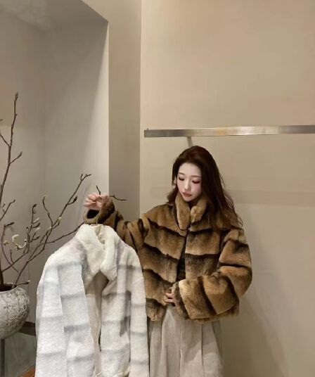 실크 미끄러짐 가져 가라. 철 렉스 토끼 털 피모 하나 모피 여성 코트 2025 겨울 새로운 용 고양이 색상 모피