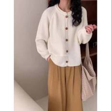 批发韩版简约复古卷边纽扣<b class='q'>毛衣</b>开衫女宽松休闲百搭插肩袖针织外套秋冬