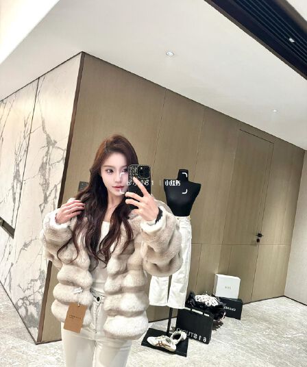 레이디 모피 모방 렉스 토끼 털 용 고양이 폴로 칼라 모피 여성 코트 2026 가을 겨울철 새로운 루즈핏 품격 코트