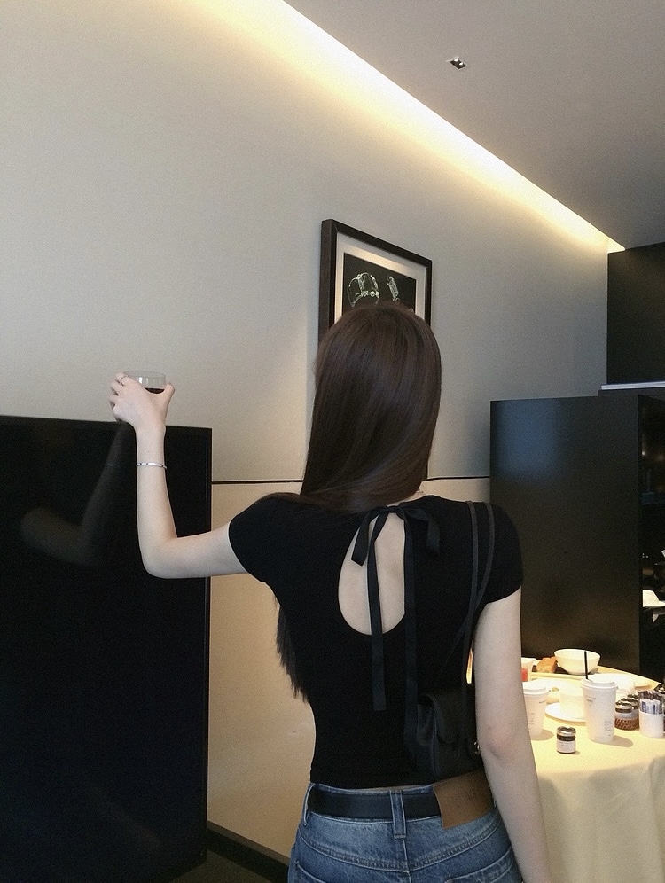 RY1777# 张贝贝ibell蝴蝶结绑带U型镂空正肩修身短袖T女显瘦圆领短款上衣