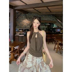 批发红人馆吊带背心女夏外穿辣妹穿搭露背设计感<b class='q'>修身</b>短款无袖挂脖上衣