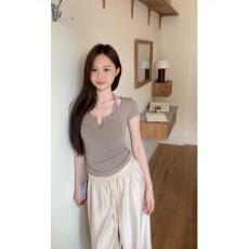 批发春夏季新款韩系撞色假两件挂脖设计<b class='q'>短袖</b>通勤百搭小众T恤上衣