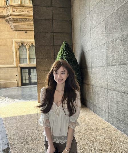 yuyureal 작은 순수한 욕망 상쾌 센스 레이스 레이스 V넥 작은 맨위 여성 여름 섹시함 쇼트 스타일 중간 소매 레이스 셔츠