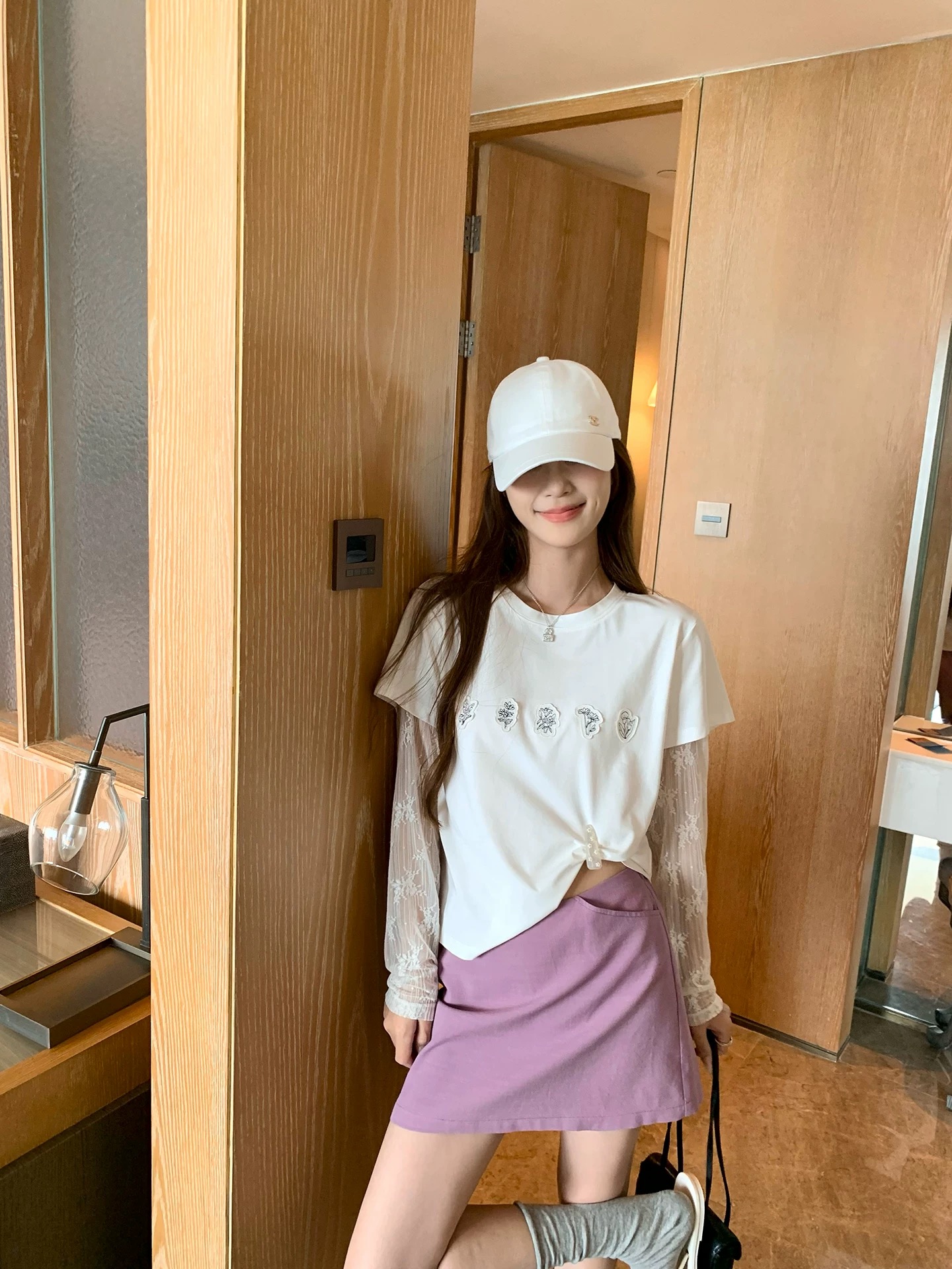 양 양 yangruoyu 꽃에서 나비 춤 레이스 조각 패치 자수 디자인 센스 페이크 레이어드 긴팔 티셔츠 여성