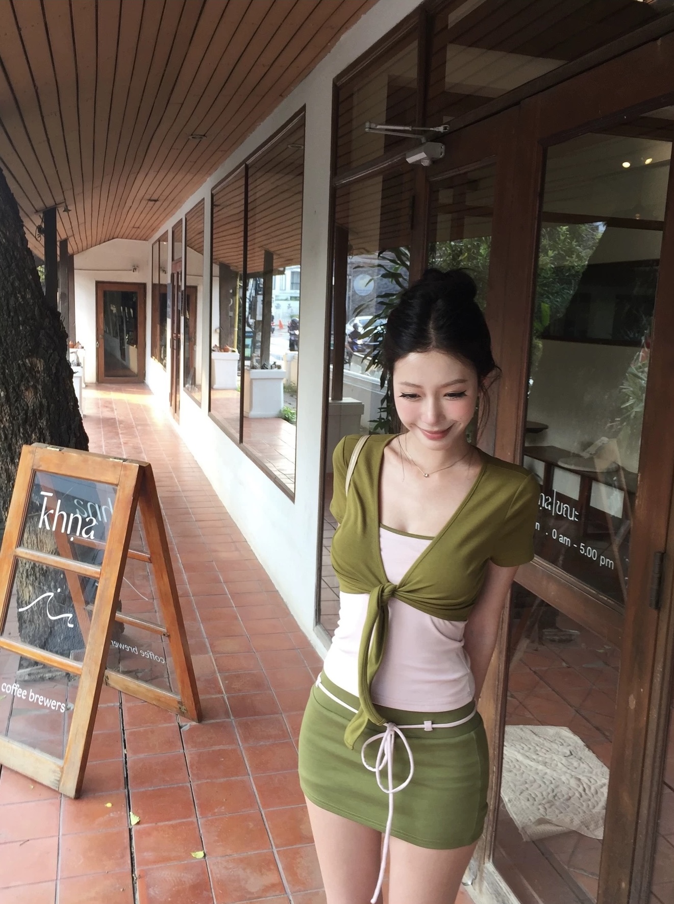 pinksoya 분말 콩 한 부서 디자인 센스 스트랩 반팔 오픈 가디건 여성 몸매 가꾸기 슬림해 보이는 타이트 스커트 미니 스커트 3종 세트