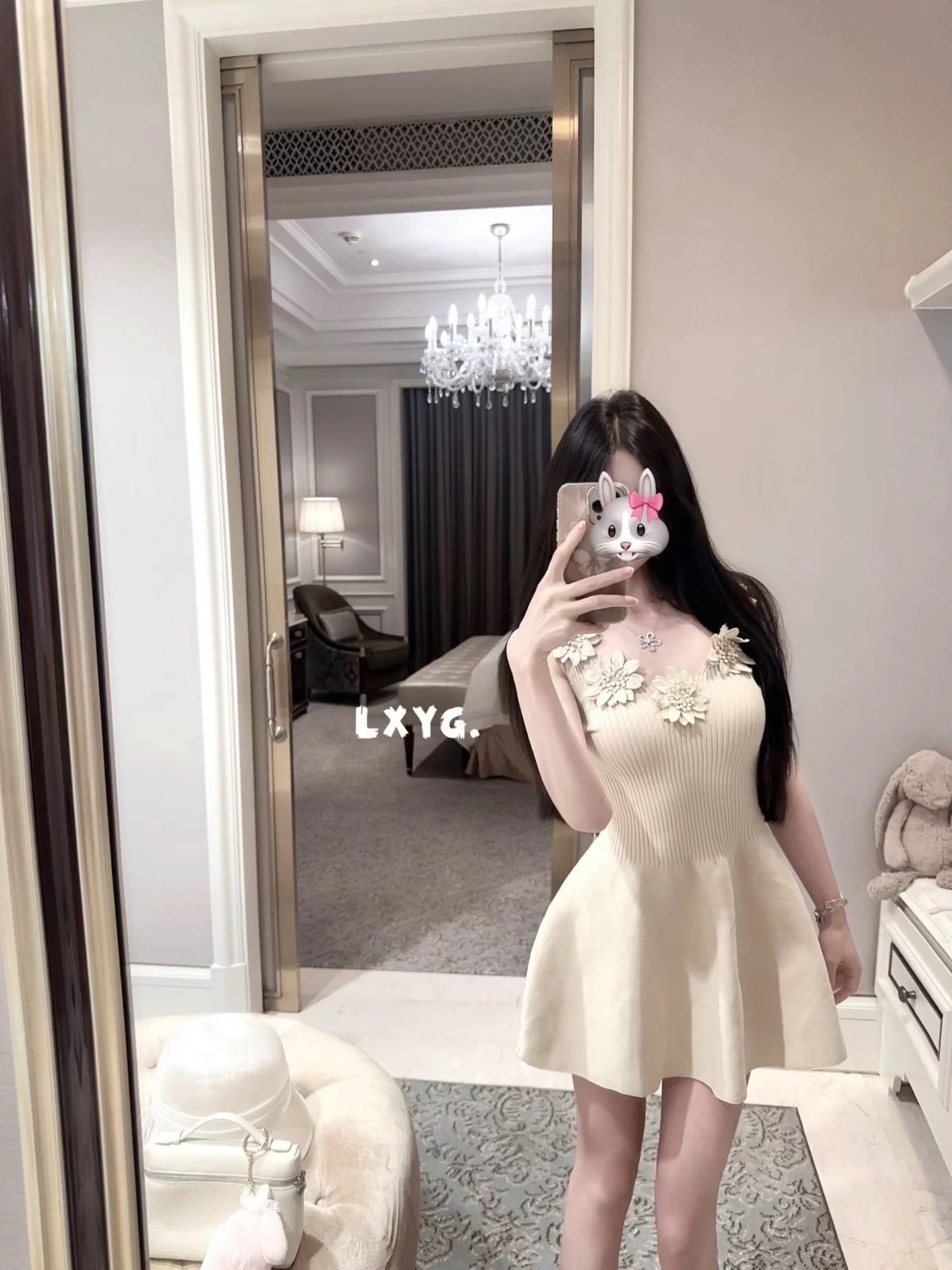 lxyg2026 여름 품격 3 차원 꽃 V넥 슬립 드레스 디자인 센스 꼬집기 허리 몸매 가꾸기 슬림해 보이는 니트 드레스