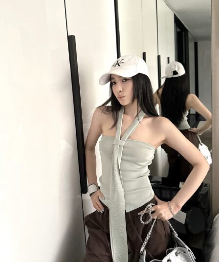 wuu2sweet 우 너무 달콤한 핫픽스 행침 목 스트랩 튜브탑 조끼 여성 패션 핫걸 디자인 센스 민소매 맨위