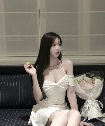 만약 언어 맞춤 순수한 하얀 달빛 순수한 욕망 품격 오프숄더 행침 목 슬립 맨위 반 스커트 니트 투피스 세트