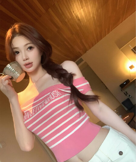 okmashop 한 남쪽 구멍 유럽 니켈 스트라이프 니트 스웨터 여성 여름 순수한 욕망 섹시함 몸매 가꾸기 오프숄더 맨위