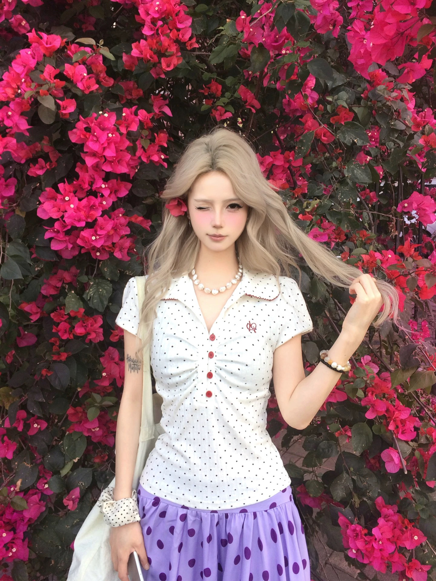 화이트 작은 물고기 오리지널 레트로 도트 무늬 POLO 칼라 반팔 티셔츠 여성 여름 몸매 가꾸기 아름다운 아름다운 긍정적 인 어깨 작은 맨위