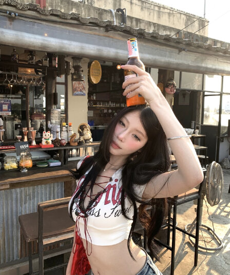 pinksoya 분말 콩 jennie 같은 단락 반팔 티셔츠 여성 십자가 홀로우 아웃 알파벳 프린트 핫걸 맨위