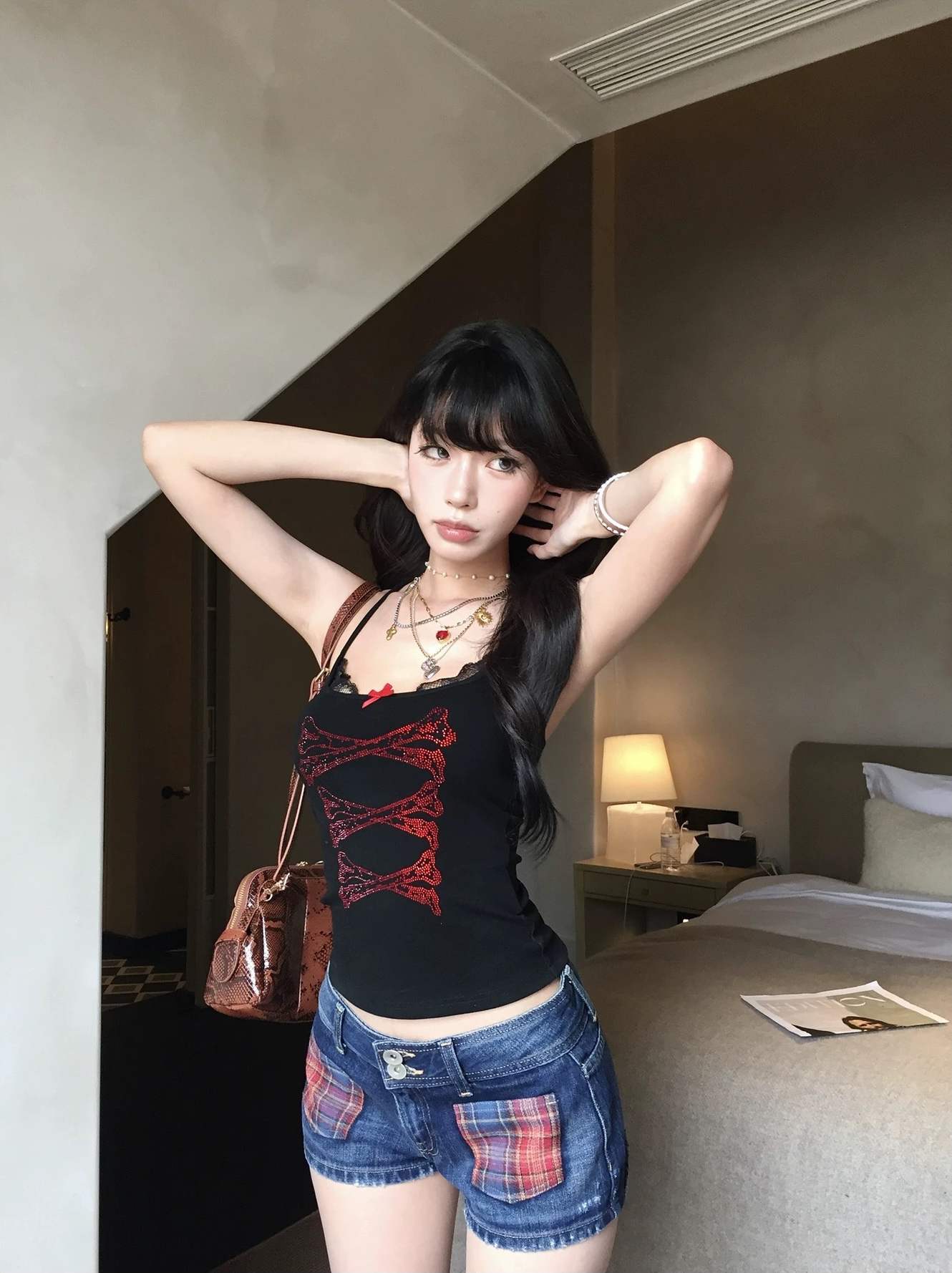 pinksoya 분말 콩 뼈 구슬 조각 자수 대 u 칼라 캐미솔 핫걸 쇼트 스타일 몸매 가꾸기 민소매 맨위