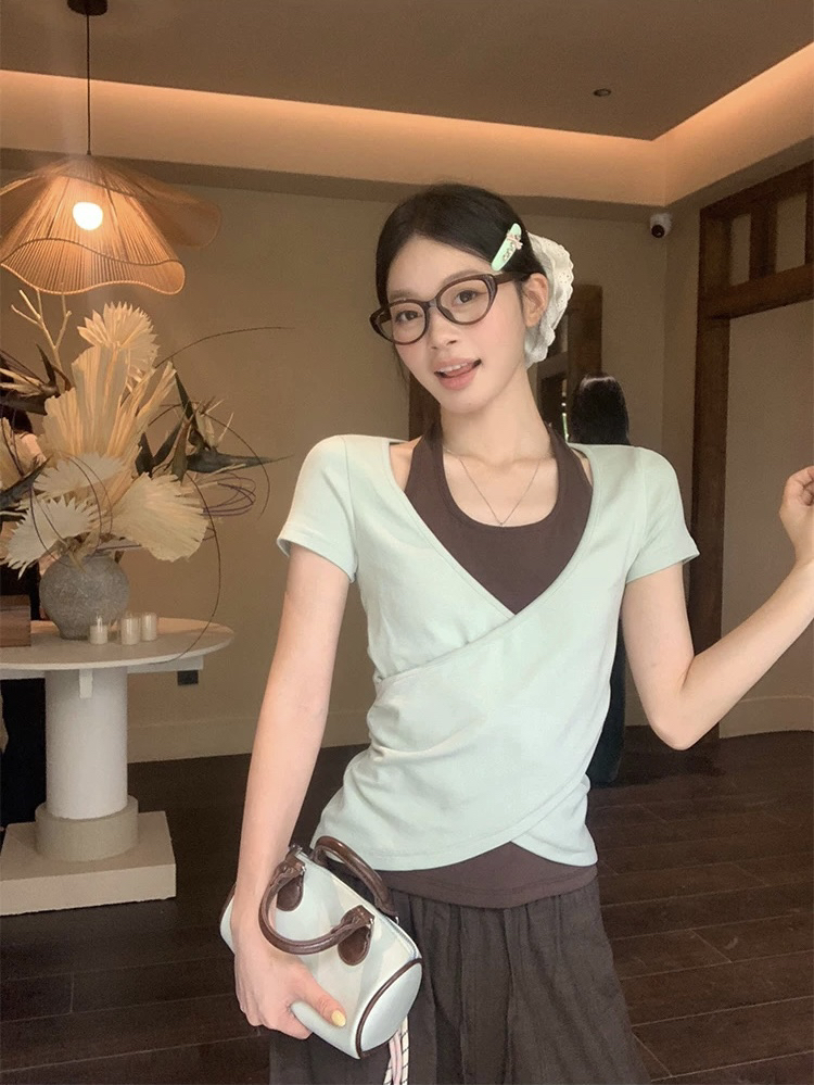 송 긍정적 인 En 한 부서 녹색 페이크 레이어드 행침 목 몸매 가꾸기 반팔 티셔츠 여성 여름 새로운 쇼트 스타일 핫걸 작은 맨위