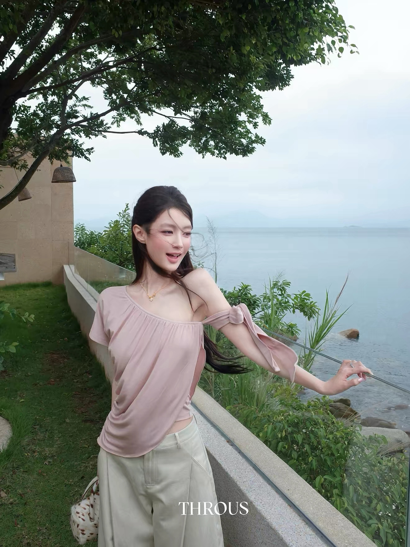 감사합니다. 아니요 고기 라이 경기 서울 불규칙 디자인 센스 비스듬한 어깨 꼬집기 허리 티셔츠 여성 여름 패션 캐주얼 다용도 맨위