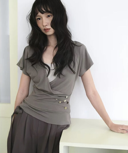 dorydory 캐주얼 바람 페이크 레이어드 Feifei 소매 티셔츠 여성 여름 V넥 반팔 회색 콩 그린 단추 장식 맨위