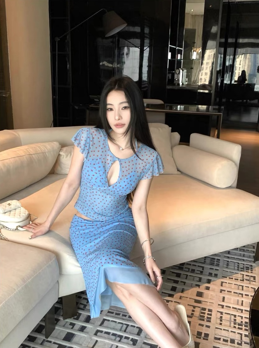 우 너무 달콤한 도트 무늬 망사 홀로우 아웃 날다 소매 반팔 맨위 여성 몸매 가꾸기 슬림해 보이는 인어 꼬리 타이트 스커트 반신 치마 세트