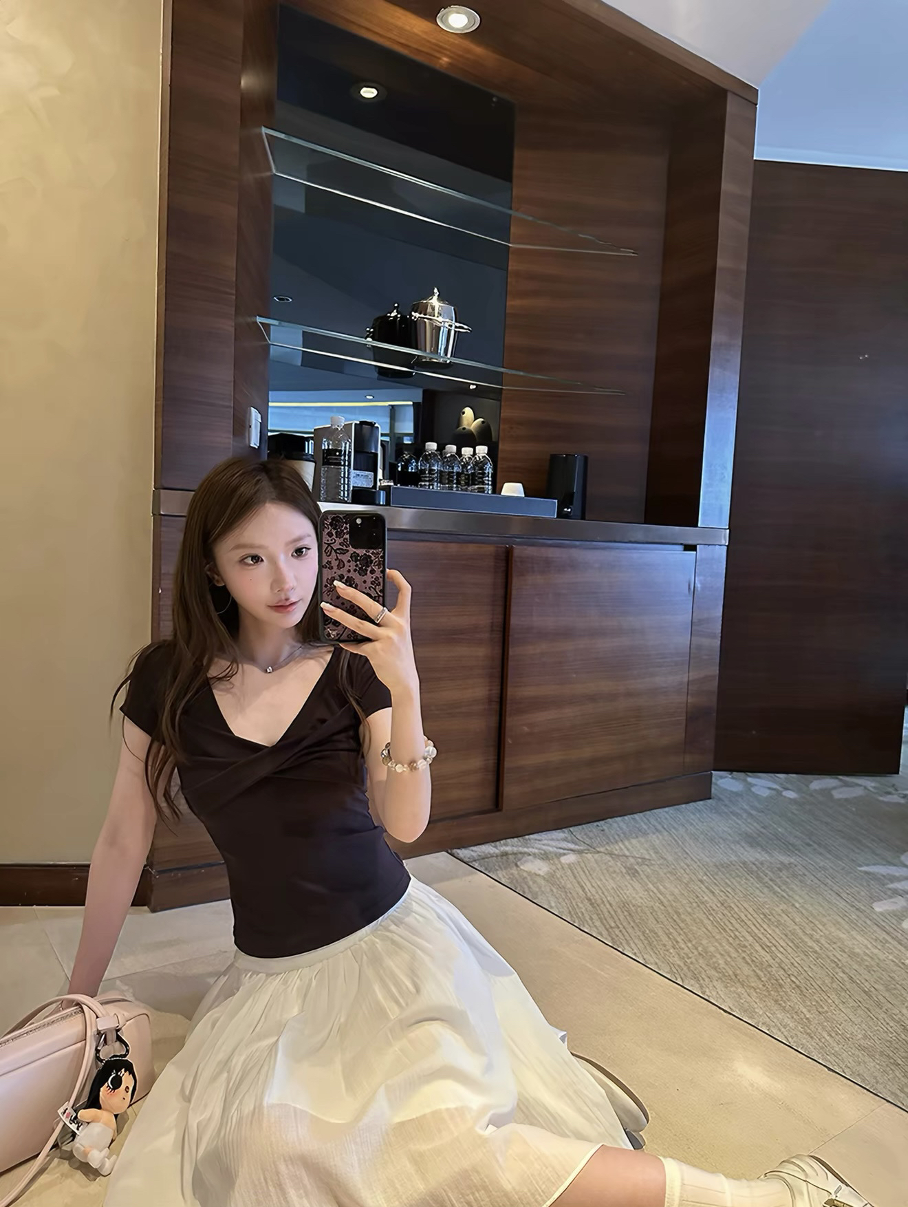 goo goo eyes 라이 경기 서울 V넥 십자가 비틀림 반팔 티셔츠 여성 여름 작은 대중 디자인 몸매 가꾸기 맨위