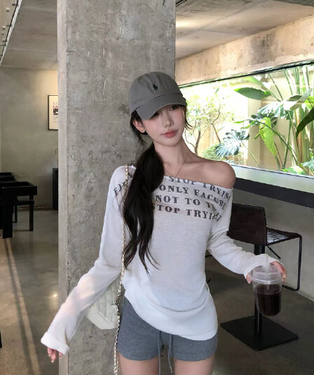 레드 맨 파빌리온 자외선 차단 블라우스 여성 2026 새로운 여름 착용 가져 가라. 긴팔 티셔츠 핫걸 화이트 오프숄더 비스듬한 어깨 의류