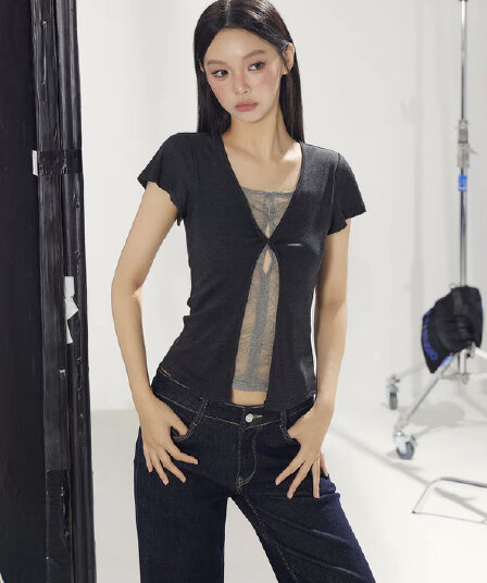 withmin 핫걸 페이크 레이어드 반팔 티셔츠 여성 2026 여름 새로운 홀로우 아웃 레이스 조각 몸매 가꾸기 맨위
