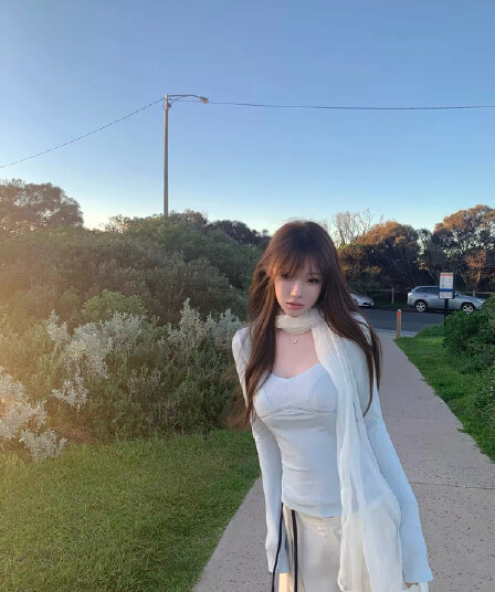suuuicee 바람 종소리 작은 나이 홀로우 아웃 물결무늬 레이스 레이스 관대 한 칼라 긴팔 티셔츠 순수한 욕망 짧은 맨위