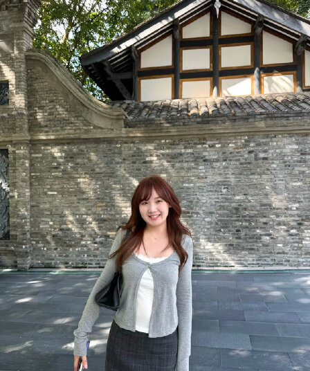 doudou 여드름 페이크 레이어드 긴팔 티셔츠 여성 조기 가을 새로운 한 부서 chic 착용 가져 가라. 디자인 센스 쇼트 스타일 맨위