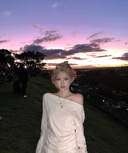 ceezzzi 빛 요리 한 예쁜 허리 비대칭 비스듬한 어깨 긴팔 티셔츠 여성 허리 수축 슬림해 보이는 오프숄더 디자인 센스 맨위
