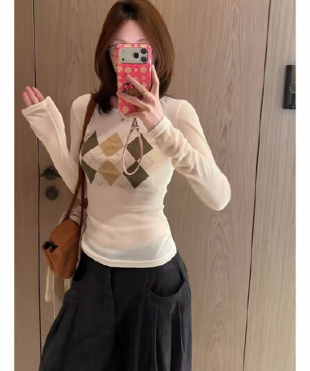 레트로 링 그리드 배색 라운드 넥 긴팔 티셔츠 여성 2026 이른 가을 새로운 몸매 가꾸기 슬림해 보이는 인사이드 가져 가라. 기본 셔츠 맨위