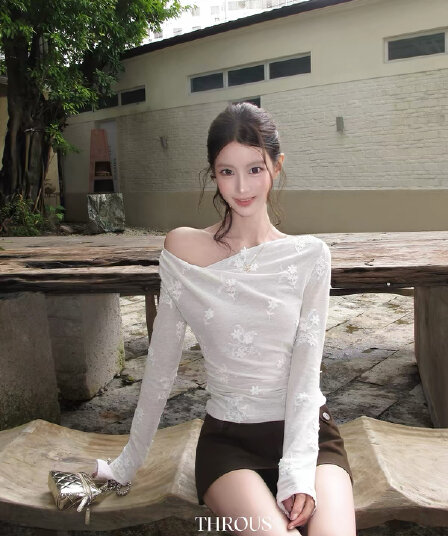 감사합니다. 아니요 고기 불규칙 비스듬한 어깨 자수 플리츠 몸매 가꾸기 긴팔 티셔츠 여성 가을 고급 센스 프랑스식 품격 맨위