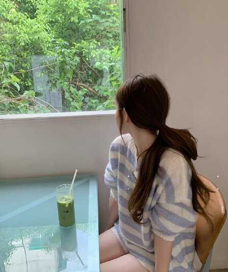 한 부서 스트라이프 라운드 넥 풀오버 니트 스웨터 여자 조기 가을 분위기 센스 느긋한 바람 루즈핏 아름다운 긴팔 맨위