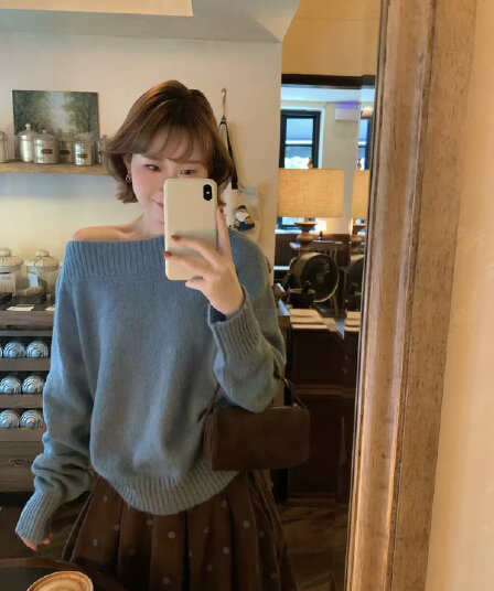 분위기 센스 주간 접시 2026 가을 새로운 오프숄더 여성 작은 청신 연령 감소 품격 루즈핏 슬림해 보이는 니트 스웨터